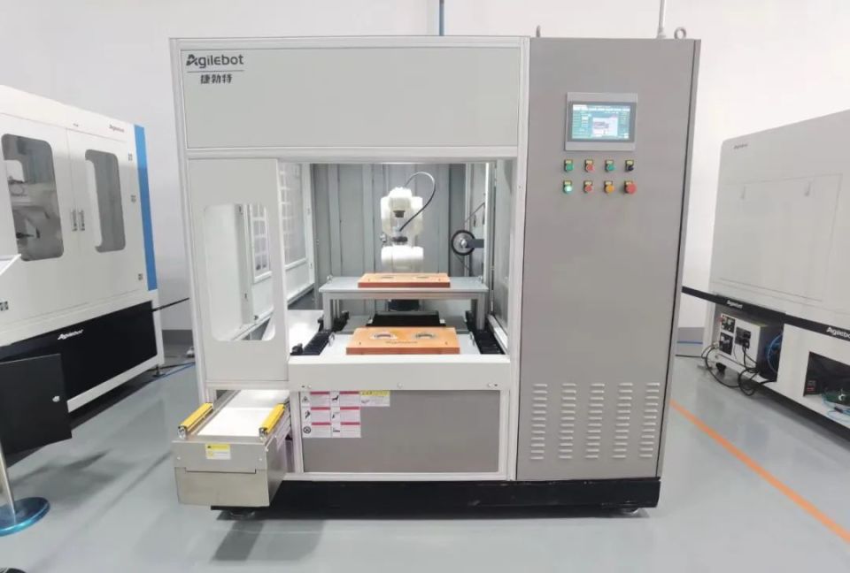 青資向“新”力 以芯片、智造、人工智能驅(qū)動(dòng)通訊技術(shù)向“新”而行，以“質(zhì)”致遠(yuǎn)